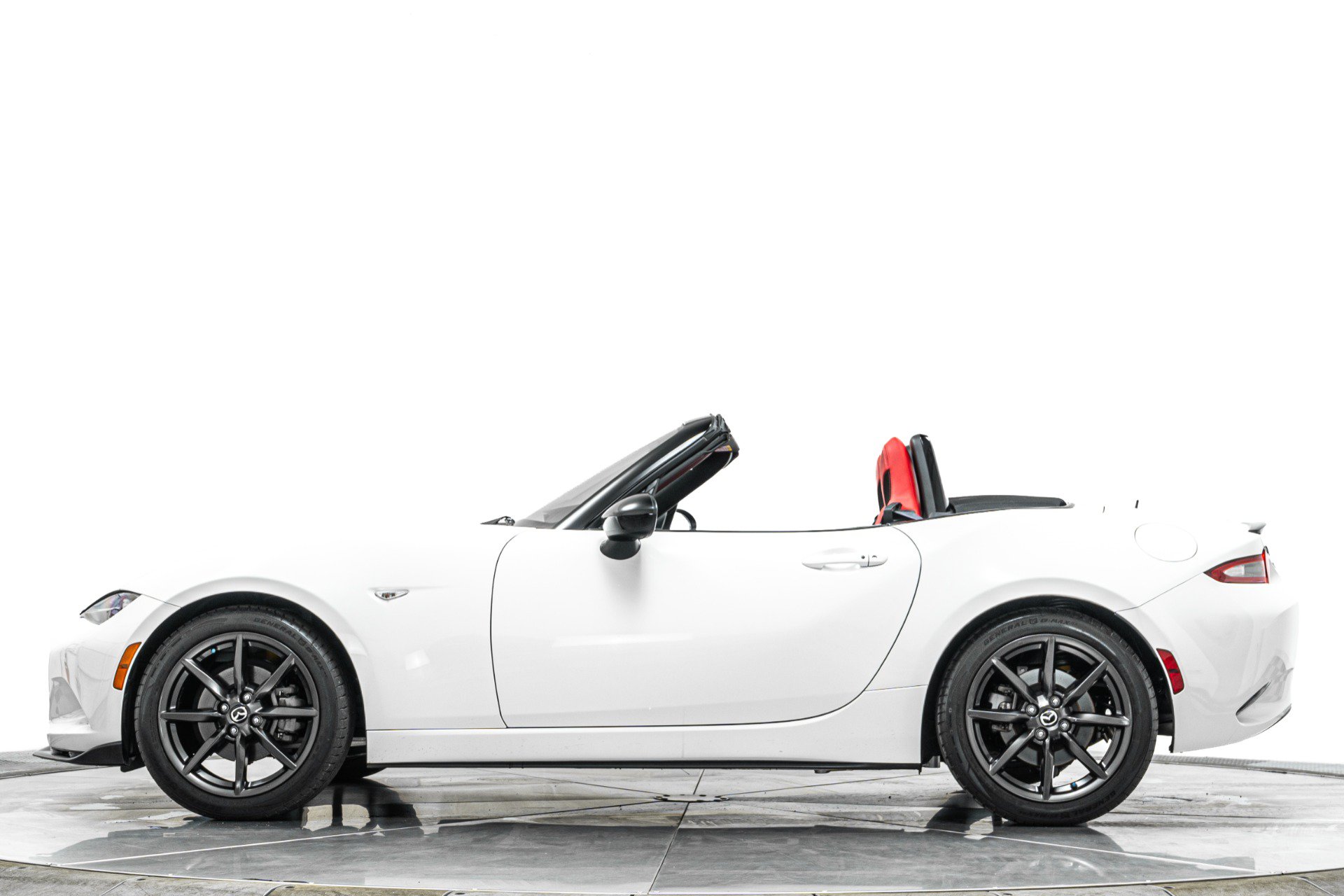 Used 2016 MAZDA MX-5 Miata Club RWD image 6
