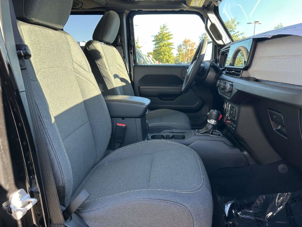 Used 2025 Jeep Wrangler Unlimited Sport AWD/4WD image 16