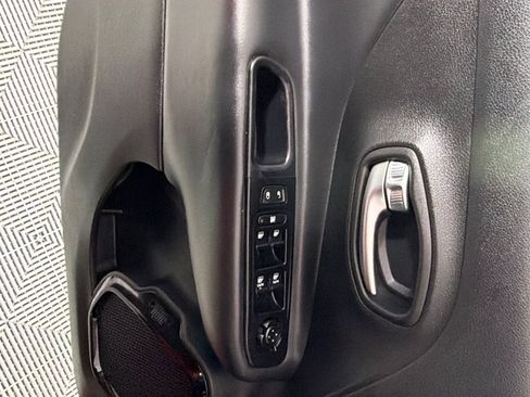 Used 2018 Jeep Renegade Altitude w/ UConnect 8.4 Nav Group AWD/4WD image 11