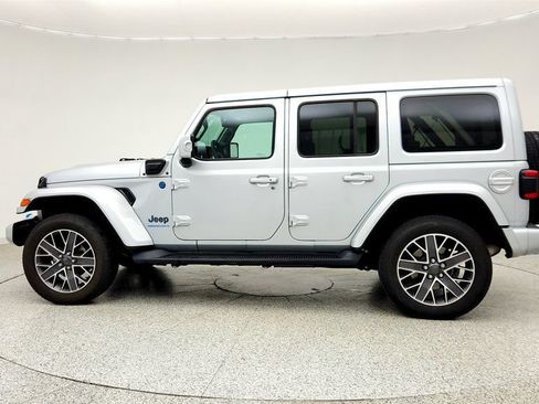 Used 2023 Jeep Wrangler Unlimited Sahara AWD/4WD image 8