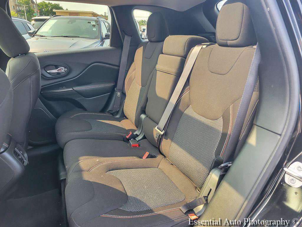 Certified 2017 Jeep Cherokee Latitude w/ Comfort & Sound Group FWD image 12