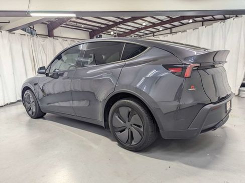 Used 2026 Tesla Model Y 2WD image 4