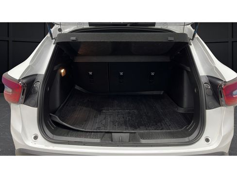 Used 2024 Chevrolet Trax RS w/ Sunroof Package FWD image 26