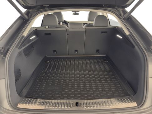 Used 2019 Audi Q8 Prestige w/ Adaptive Chassis Package image 13