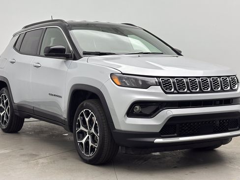 Used 2025 Jeep Compass Limited AWD/4WD image 3
