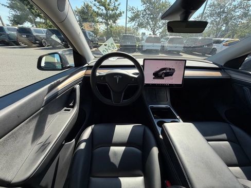 Used 2023 Tesla Model Y Long Range AWD/4WD image 18
