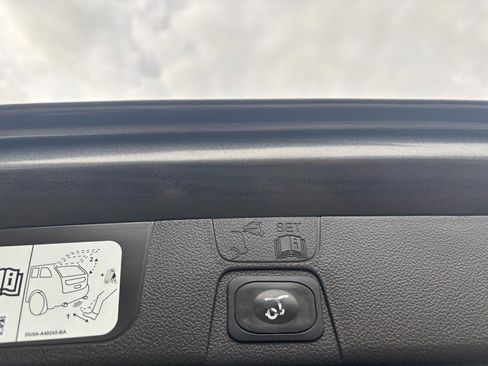 Used 2015 Ford C-MAX SEL w/ Equipment Group 302A image 17