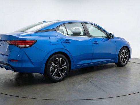 Used 2025 Nissan Sentra SV image 9