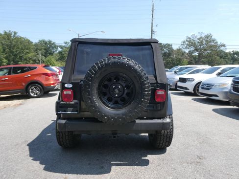Used 2004 Jeep Wrangler Sahara AWD/4WD image 6
