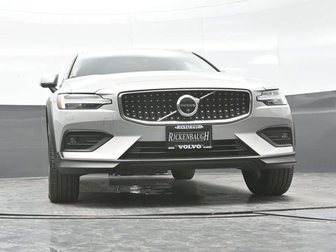 Used 2025 Volvo V60 B5 Cross Country Plus AWD/4WD image 25