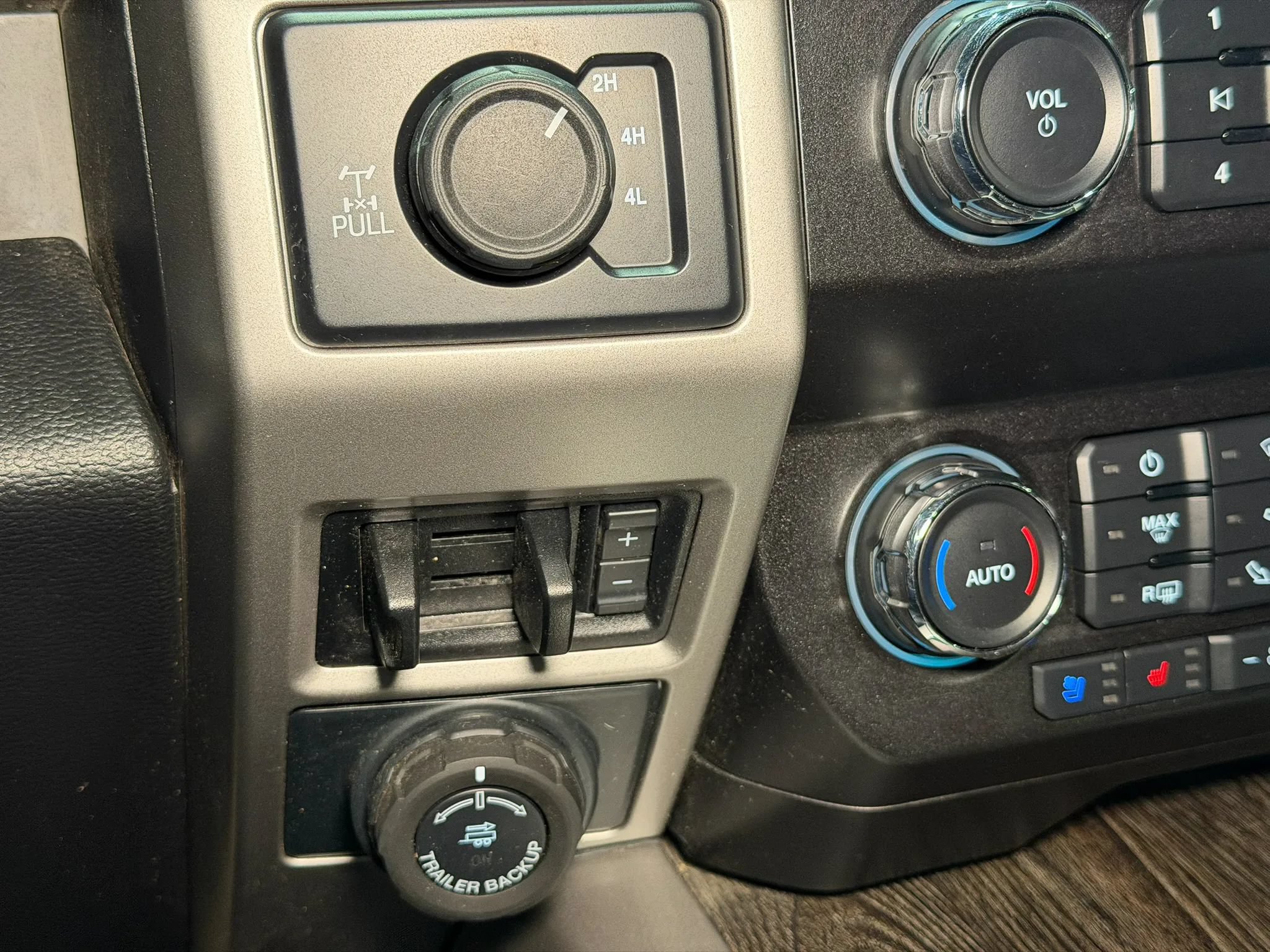 Used 2021 Ford F350 Lariat AWD/4WD image 21