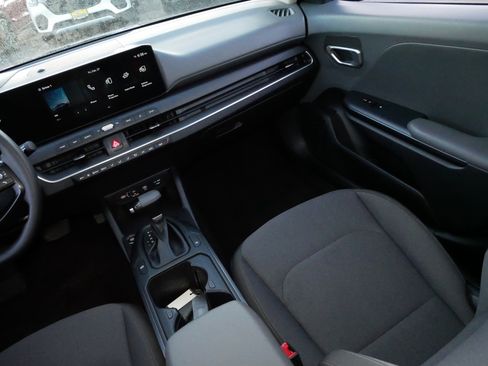 Used 2025 Kia K4 LXS image 11