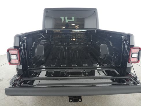 New 2025 Jeep Gladiator Sport image 6