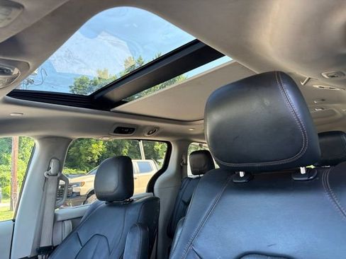 Used 2020 Chrysler Pacifica Touring-L Plus FWD image 25