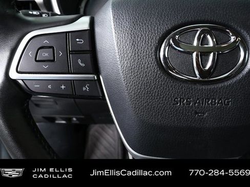 Used 2024 Toyota Highlander XLE image 10