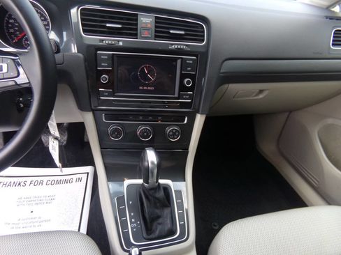 Used 2018 Volkswagen Golf S image 31