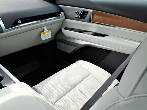 New 2026 Cadillac Vistiq Luxury w/ LPO, Floor Liner Package image 10