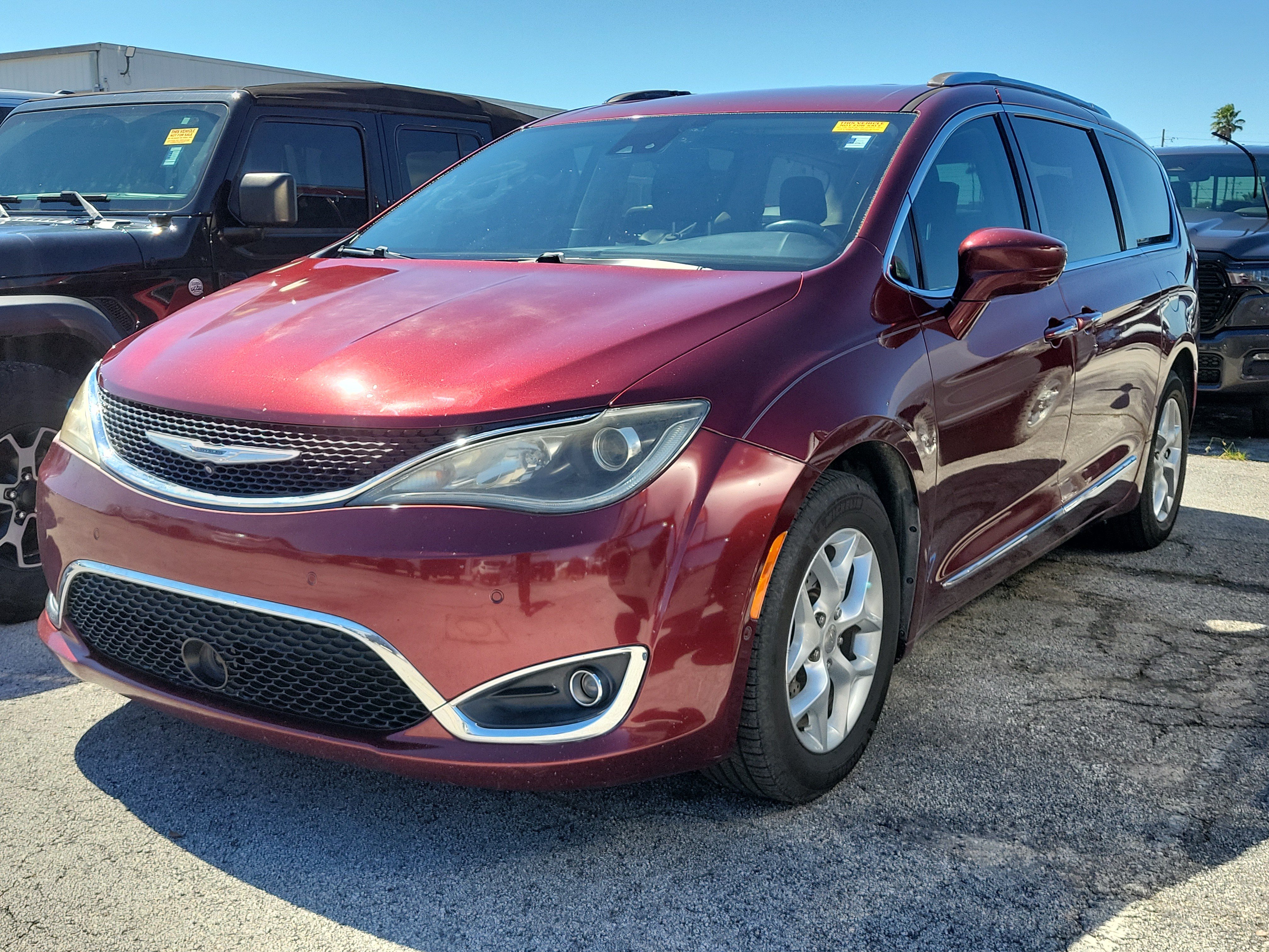 Used 2017 Chrysler Pacifica Touring-L Plus w/ Advanced Safetytec Group FWD image 3