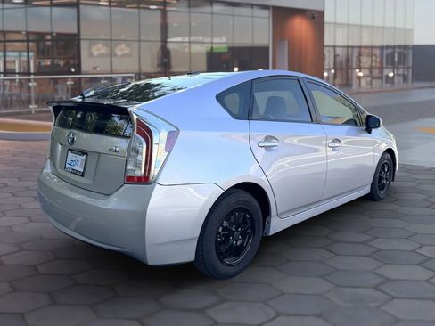 Used 2014 Toyota Prius Three image 9