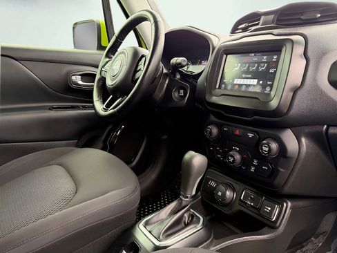 Used 2018 Jeep Renegade Altitude AWD/4WD image 27