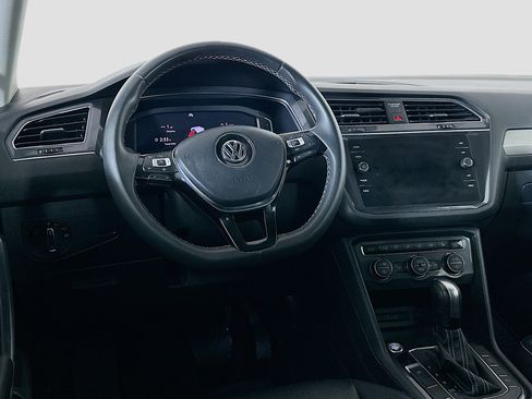 Used 2021 Volkswagen Tiguan SEL AWD/4WD image 17