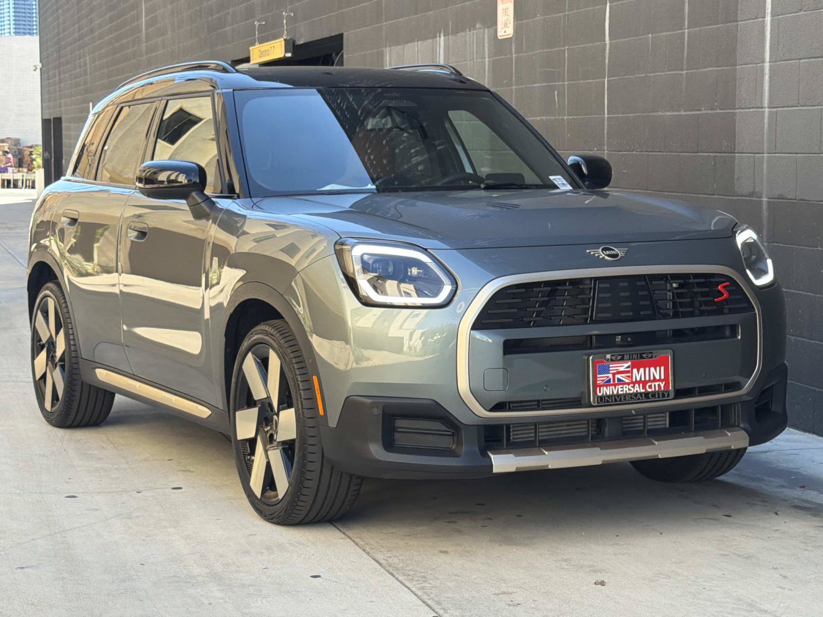 Used 2025 MINI Cooper Countryman S w/ Comfort Package Max AWD/4WD image 2