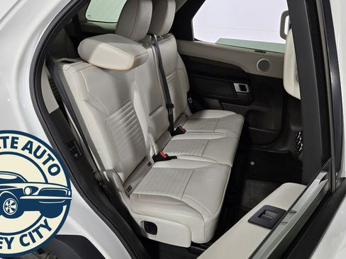 Used 2019 Land Rover Discovery HSE Luxury image 44