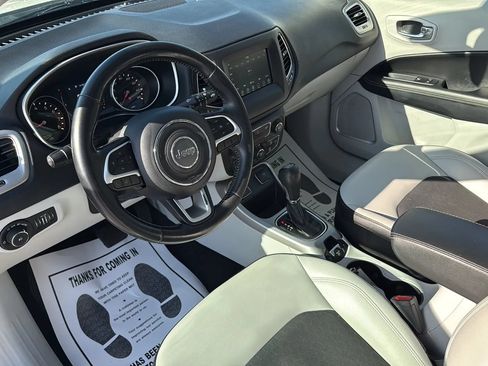 Used 2019 Jeep Compass Latitude FWD image 9