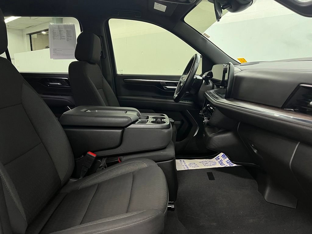 Used 2026 Chevrolet Suburban LS AWD/4WD image 26