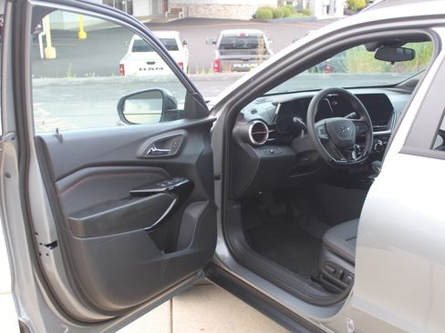 New 2026 Chevrolet Trax RS w/ Sunroof Package FWD image 10