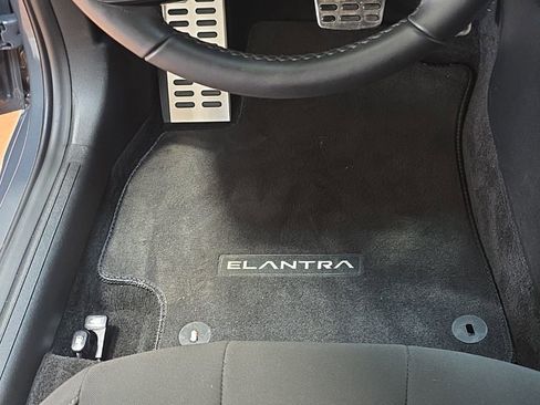 Certified 2025 Hyundai Elantra Sport image 21