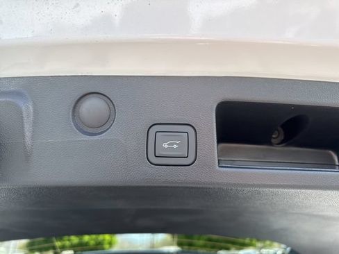 New 2026 Chevrolet Equinox LT w/ Convenience Package II AWD/4WD image 12