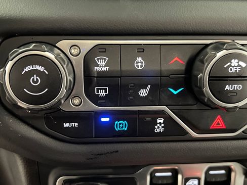Used 2024 Jeep Wrangler Unlimited Sahara AWD/4WD image 53