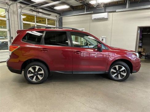 Used 2017 Subaru Forester 2.5i Premium w/ All-Weather Package image 6