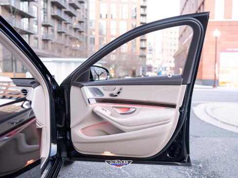 Used 2019 Mercedes-Benz S 560 4MATIC Sedan image 47