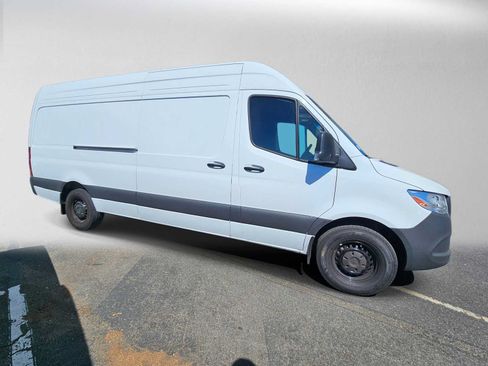 Used 2026 Mercedes-Benz Sprinter 2500 image 2