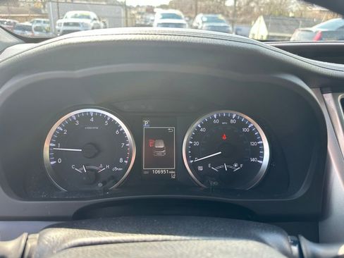 Used 2017 Toyota Highlander LE w/ Carpet Mat Package image 19