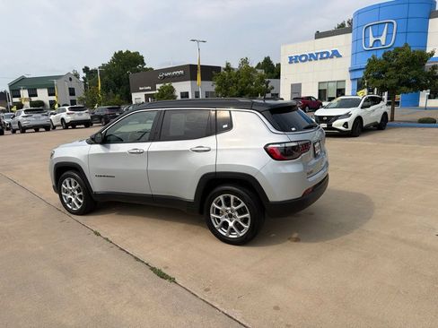 Used 2025 Jeep Compass Limited AWD/4WD image 8