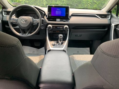 Used 2025 Toyota RAV4 XLE AWD/4WD image 16