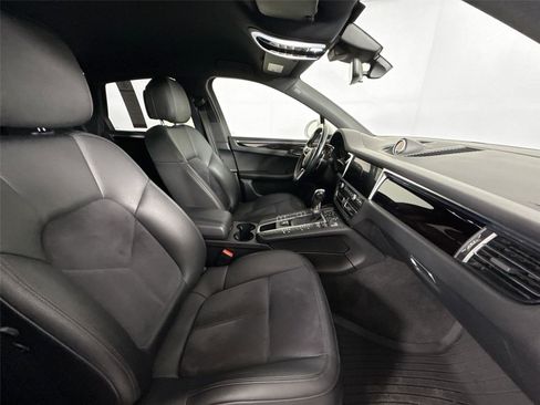 Used 2021 Porsche Macan image 41