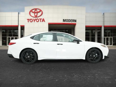 New 2026 Toyota Camry Hybrid FWD image 4