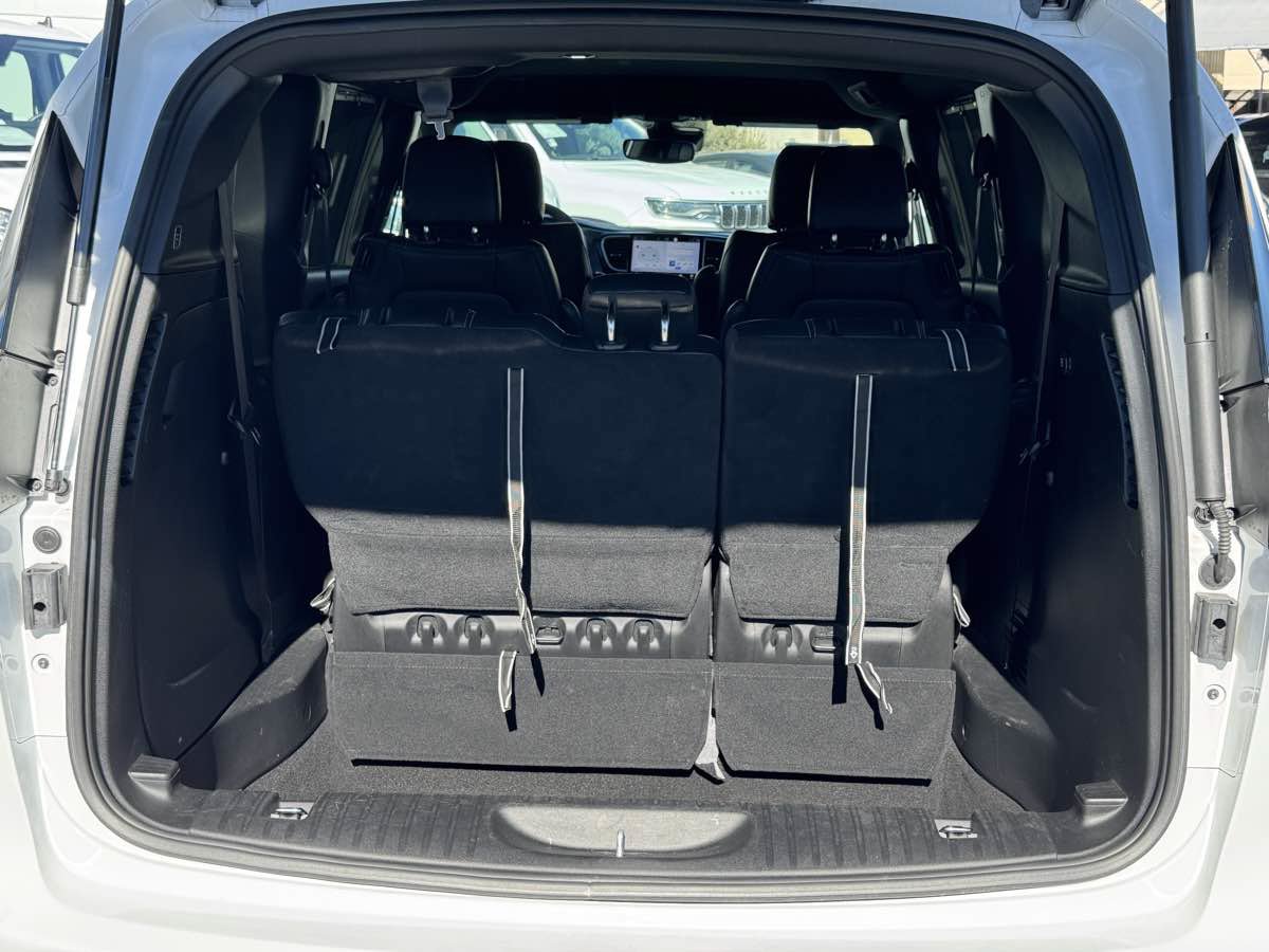 Used 2026 Chrysler Pacifica Select FWD image 9