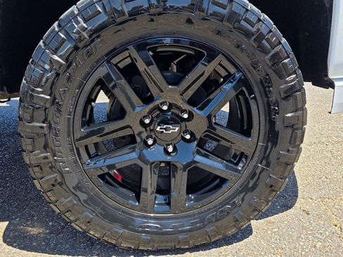 Used 2018 Chevrolet Silverado 1500 LTZ Z71 w/ LTZ Plus Package AWD/4WD image 10