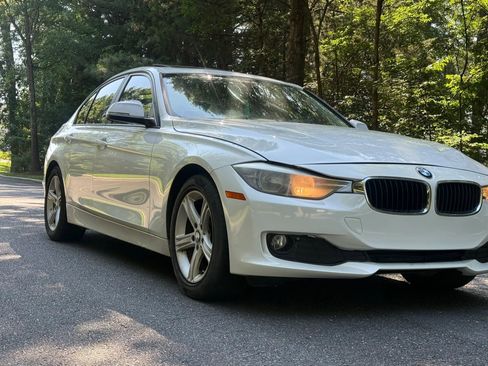 Used 2013 BMW 320i Sedan RWD image 3