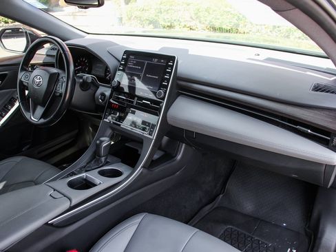 Used 2019 Toyota Avalon XLE image 33