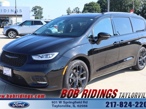 Used 2025 Chrysler Pacifica Limited FWD image 1