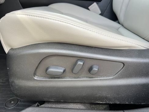 Used 2022 Cadillac XT4 Premium Luxury w/ Enhanced Visibility Package image 11