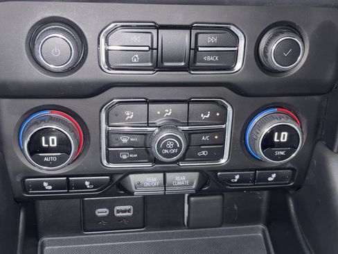 Used 2023 Chevrolet Tahoe Z71 AWD/4WD image 14