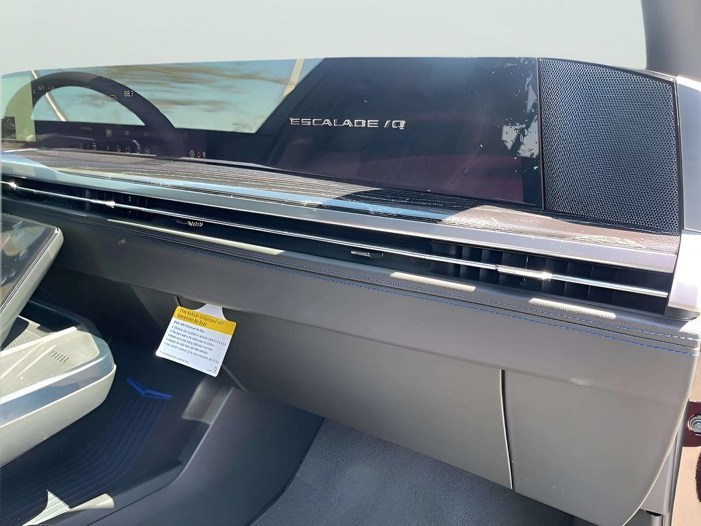 New 2025 Cadillac Escalade IQ Sport 1 w/ LPO, ONYX Package AWD/4WD image 36