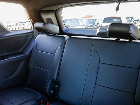 Used 2023 Chevrolet Traverse LT w/ LT Premium Package image 23